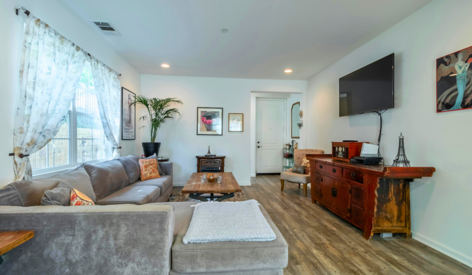 Budget-Friendly Modern Rental Apartment Decor Ideas