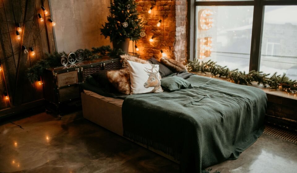 25 Creative Ways to Decorate Bedroom Walls on a Budget